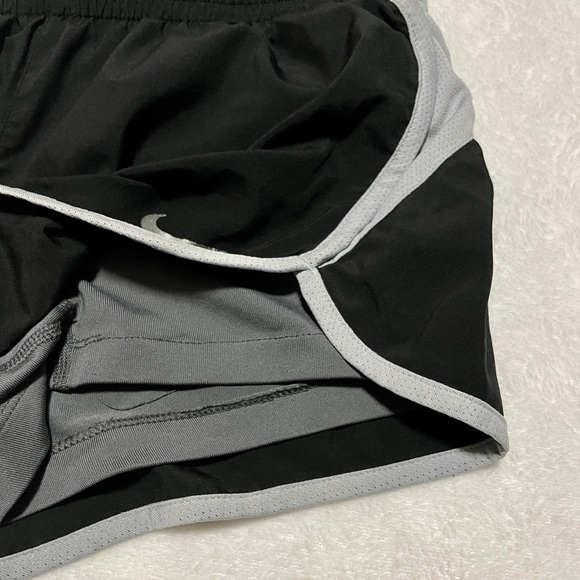 Nike athletic shorts with shorts attached - Picture 8 of 8